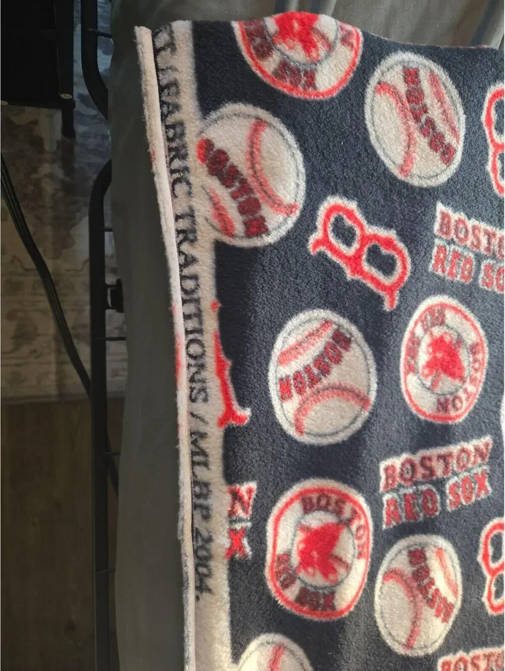2004 Boston Red Sox MLB Fleece Fabric Remnant 5' x 2' - Picture 2 of 4